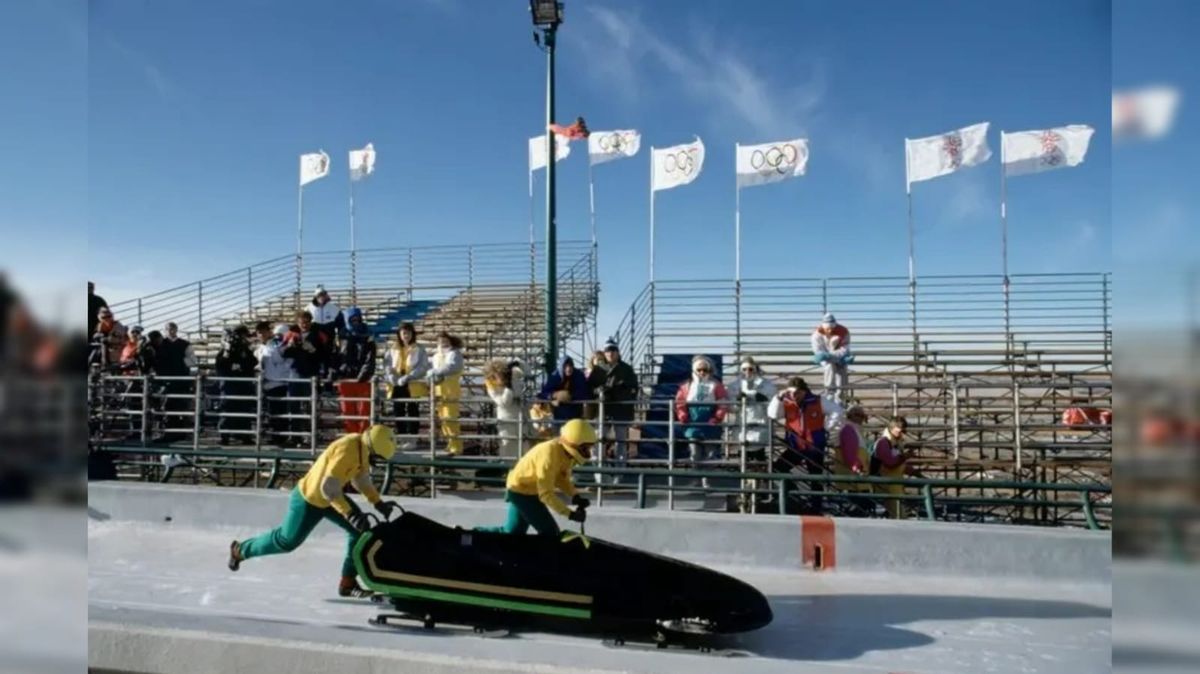 El sábado 20 y el domingo 21 de febrero de 1988, Dudley Stokes y Michael White hicieron historia al integrar el primer equipo jamaiquino que participó en los Juegos Olímpicos de Invierno. Compitieron en la modalidad de dos personas y se ubicaron en el 30º puesto entre las 41 duplas que corrieron.