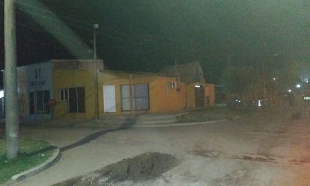 El grupo de jóvenes se encontraba en la puerta de una vivienda cuando fueron atacados a balazos El grupo de jóvenes se encontraba en la puerta de una vivienda cuando fueron atacados a balazos
