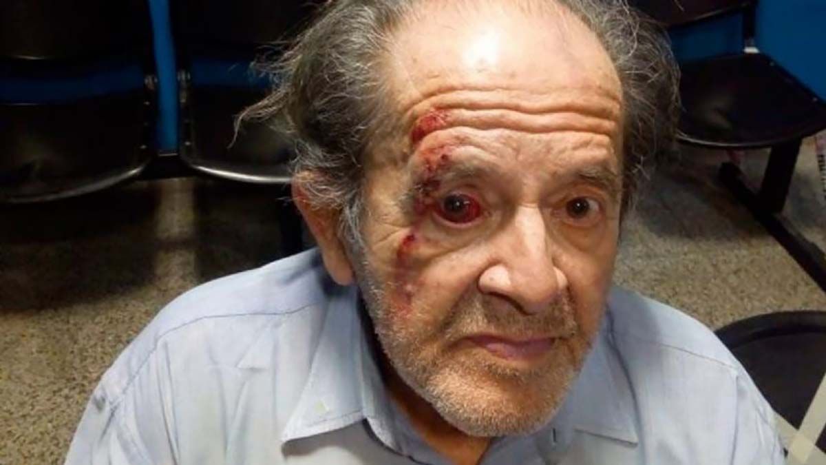 Un jubilado recibi&oacute; una fuerte golpiza de un guardia de seguridad de un supermercado en C&oacute;rdoba por llevar las bolsas hasta su auto en un carrito.&nbsp;