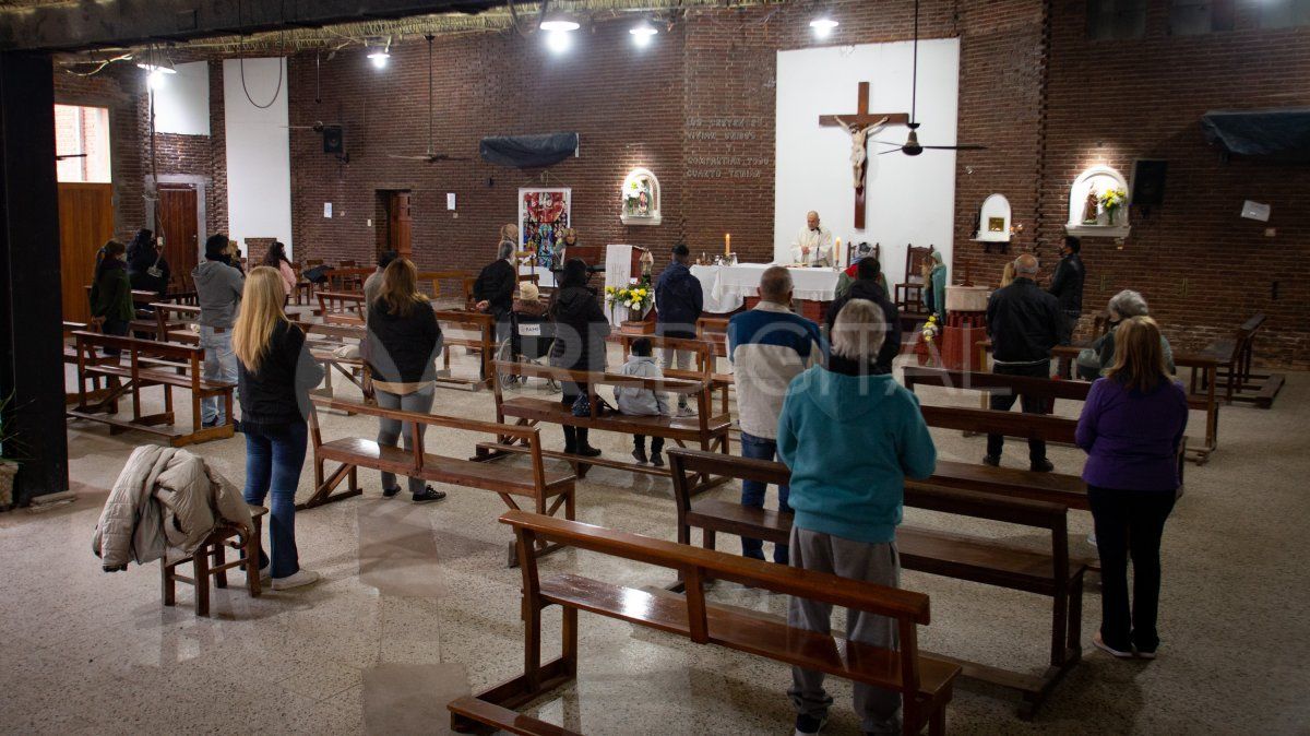 La parroquia de San Cayetano permanece abierta para las 10 misas programadas