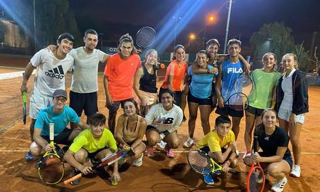 Thiago Alomar -es el que está a cocoyito- era muy querido por su compañeros y entrenadores de la Academia Artoni Tenis de Santa Fe. Thiago Alomar -es el que está a cocoyito- era muy querido por su compañeros y entrenadores de la Academia Artoni Tenis de Santa Fe.
