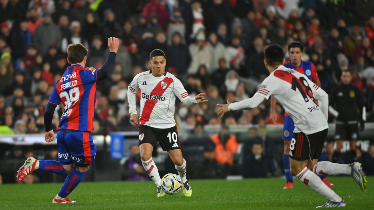 River y San Martín definirán quién enfrentará a Unión en octavos de final de Copa Argentina. River y San Martín definirán quién enfrentará a Unión en octavos de final de Copa Argentina.