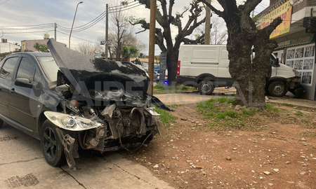 Un auto y una camioneta protagonizaron un fuerte choque en avenida Facundo Zuviría y Risso. Un auto y una camioneta protagonizaron un fuerte choque en avenida Facundo Zuviría y Risso.