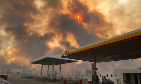 El incendio avanzó fuertemente durante este jueves. El incendio avanzó fuertemente durante este jueves.