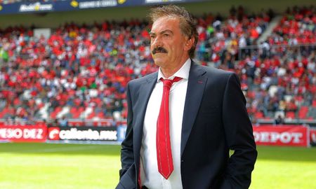Ricardo La Volpe suena en el fútbol argentino. Ricardo La Volpe suena en el fútbol argentino.