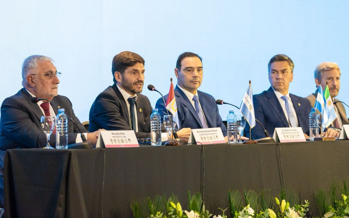 El gobernador Maximiliano Pullaro participó este lunes en la ciudad de Resistencia (Chaco) de la III Reunión de Gobernadores del Litoral.