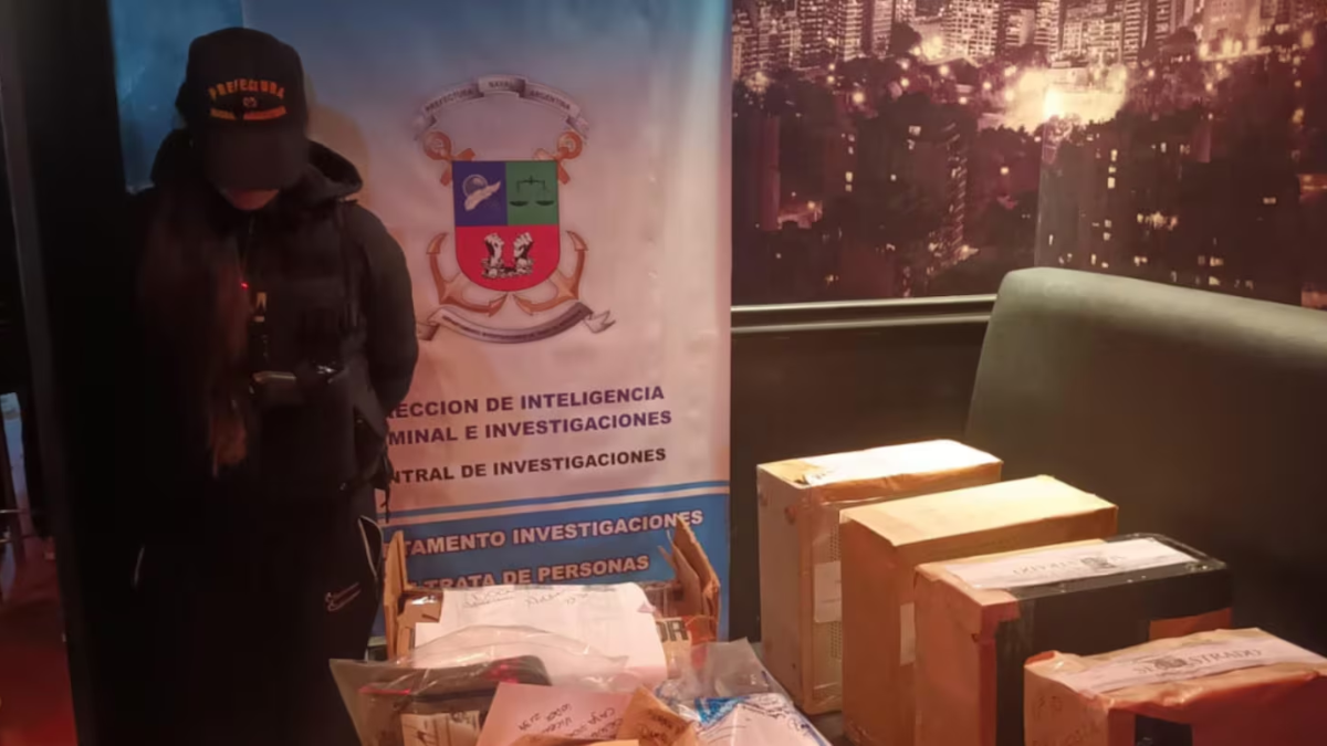 Prefectura realizó cinco allanamientos en un local nocturno y en cuatro domicilios de la Ciudad de Buenos Aires y la provincia de Buenos Aires. 