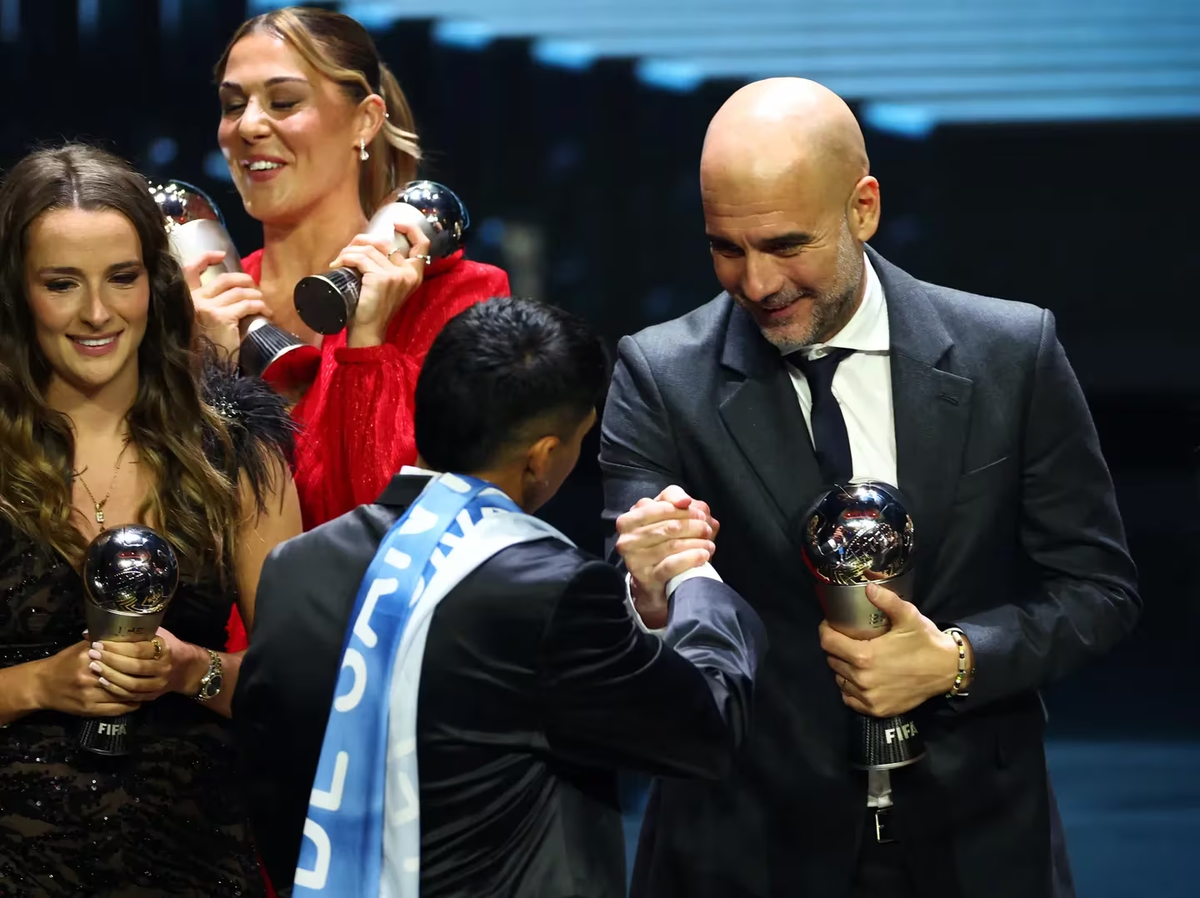 Toto Iñíguez con Pep Guardiola. Toto Iñíguez con Pep Guardiola.