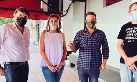 La iniciativa fue impulsada por concejales de Juntos por el Cambio e integrantes de la Cámara de Kiosqueros de Santa Fe. La iniciativa fue impulsada por concejales de Juntos por el Cambio e integrantes de la Cámara de Kiosqueros de Santa Fe.