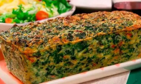 El budín de espinaca sin harina se puede hacer rápidamente en casa. El budín de espinaca sin harina se puede hacer rápidamente en casa.