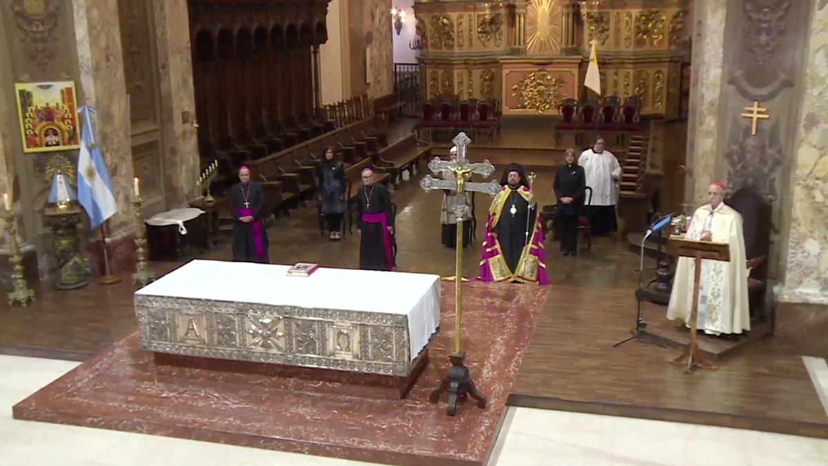   El arzobispo de Buenos Aires y cardenal primado de la Argentina, Mario Poli, encabezó el Tedeum por el 25 de Mayo, la tradicional celebración de la Iglesia católica por el aniversario de la Revolución, de la cual participó el presidente Alberto Fernández de manera virtual.