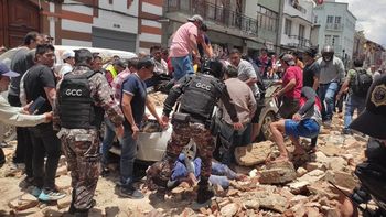 Un terremoto de magnitud 6,5 sacudió Ecuador: al menos 13 muertos y más de 380 heridos