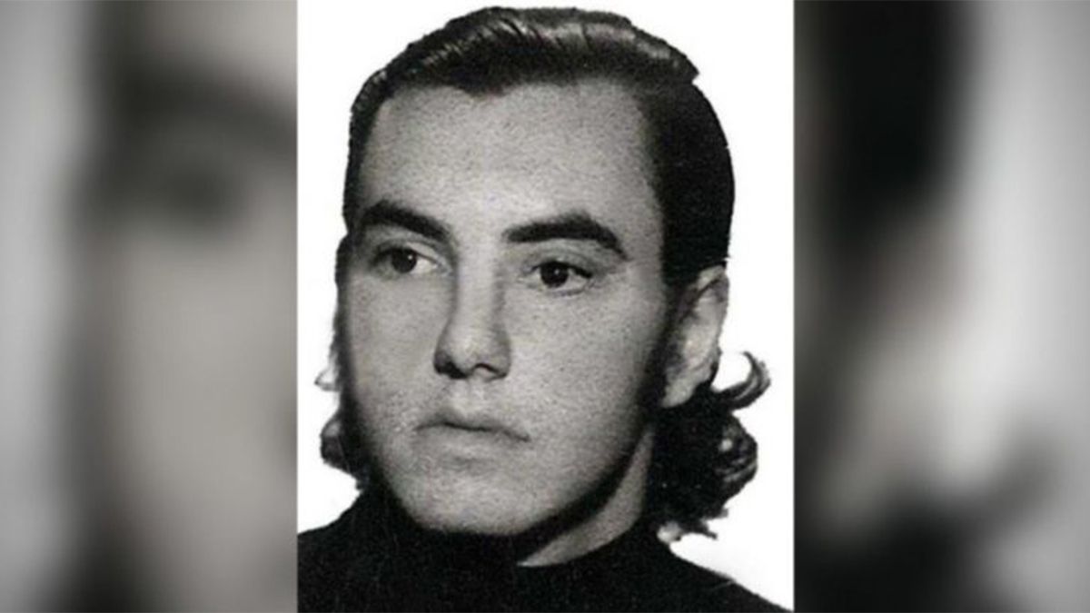 Horacio Alberto Benav&iacute;des&nbsp;era estudiante de abogac&iacute;a y militaba en la Juventud Universitaria Peronista de La Plata. Ten&iacute;a 22 a&ntilde;os&nbsp;cuando el 30 de septiembre de 1976 fue asesinado en el marco de un operativo policial.