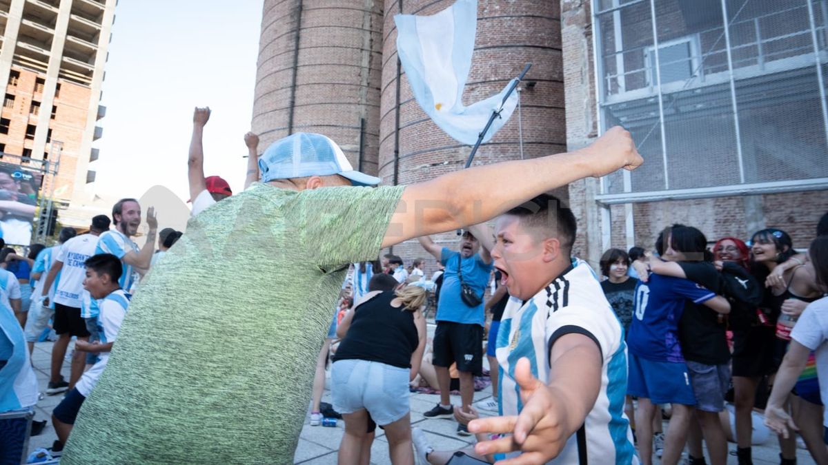 El calor no detuvo a los hinchas que fueron a ver el partido al Molino.