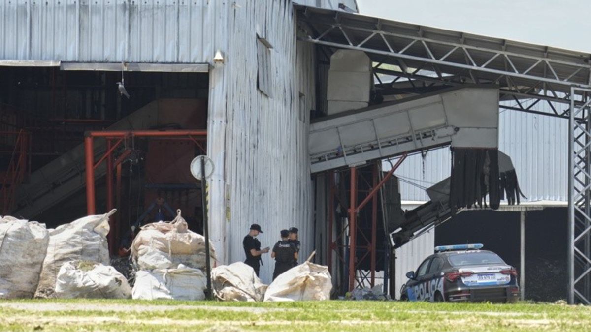 Inmediatamente se produzco el hallazgo, se convocó al Comando Radioeléctrico, a la Policía de Investigaciones y al Ministerio Público de la Acusación (MPA). Inmediatamente se produzco el hallazgo, se convocó al Comando Radioeléctrico, a la Policía de Investigaciones y al Ministerio Público de la Acusación (MPA).