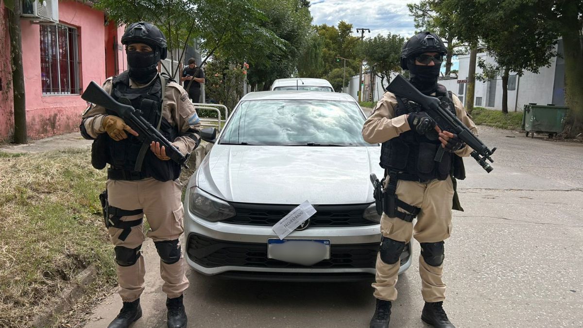 Cabe destacar que el operativo se desarrolló de manera coordinada con la Policía de Investigaciones de la Provincia de Santa Fe, que llevó adelante tres allanamientos adicionales en el marco de la misma causa. Cabe destacar que el operativo se desarrolló de manera coordinada con la Policía de Investigaciones de la Provincia de Santa Fe, que llevó adelante tres allanamientos adicionales en el marco de la misma causa.