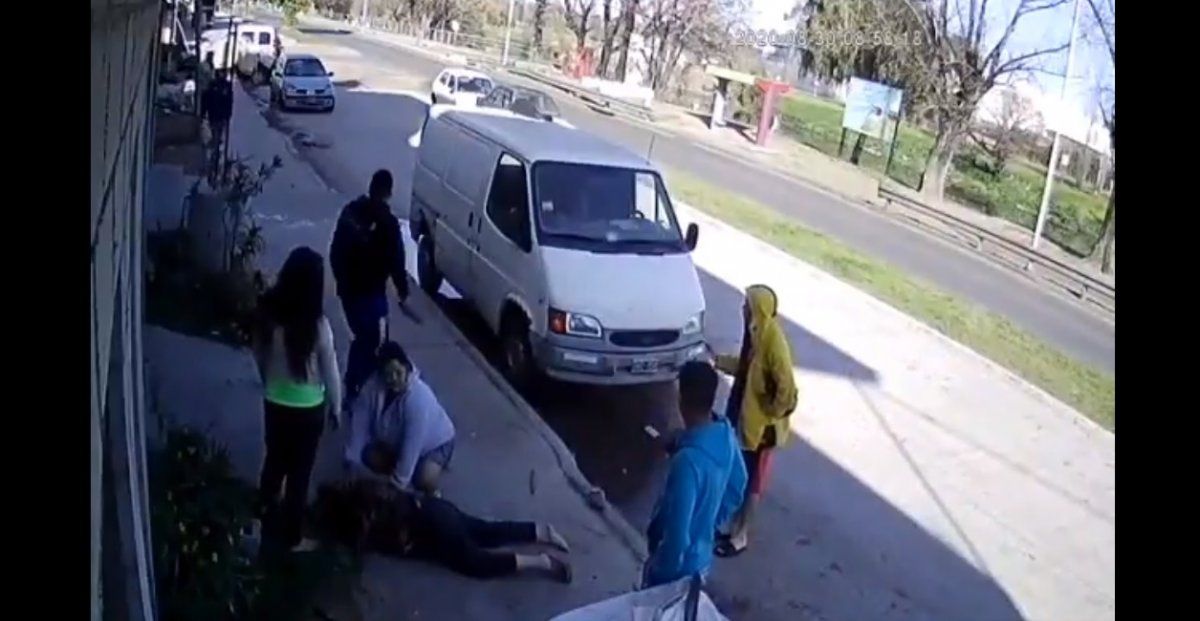 Video: feroz ataque a una familia para usurpar una casa en Lanús