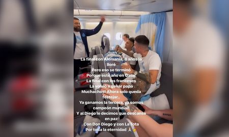 Tras ganar la Copa del Mundo, la Selección Argentina cantó la versión actualizada de Muchachos. Tras ganar la Copa del Mundo, la Selección Argentina cantó la versión actualizada de Muchachos.