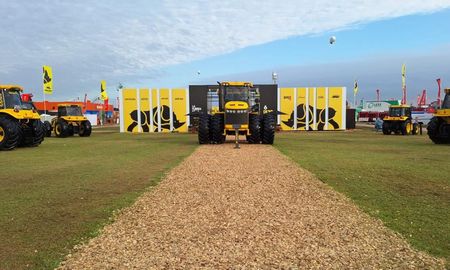 pauny llega a expoagro con nueva generacion de tractores y transmision automatica cvt pauny llega a expoagro con nueva generacion de tractores y transmision automatica cvt