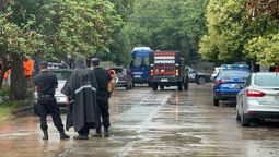 Policías y peritos en el lugar donde fue el misterioso asesinato.&nbsp;