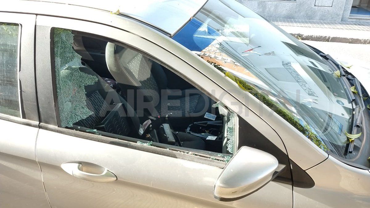 Vandalizaron un auto estacionado en pleno centro santafesino.