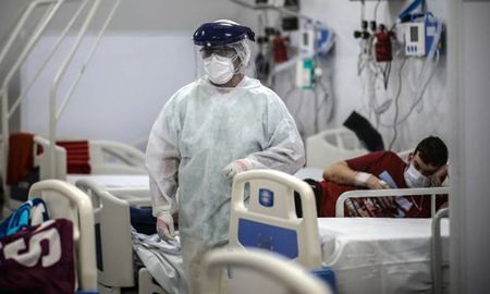 Argentina registró este miércoles 42.032 contagios, la cifra más alta desde el inicio de la pandemia. A pesar de la tendencia en el incremento, la ocupación de camas a nivel nacional es del 34,9%.&nbsp;