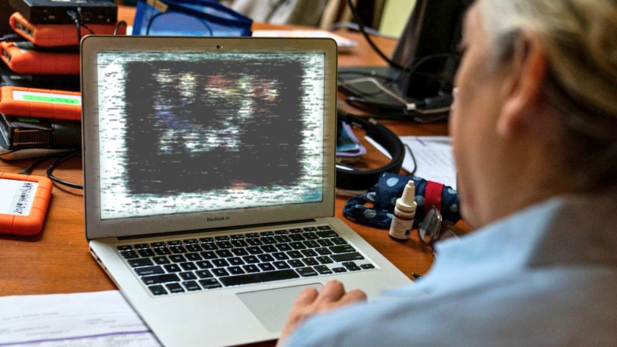 Escándalo en una escuela primaria de Paraná: una alumna de 10 años encontró a su profesor viendo porno.