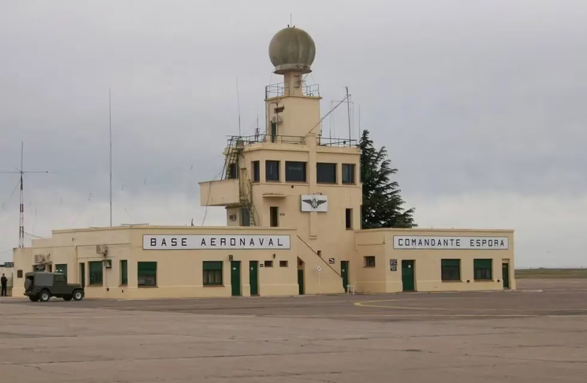 El hombre logró burlar la seguridad de la base militar y pudo llegar a la vivienda de su expareja.