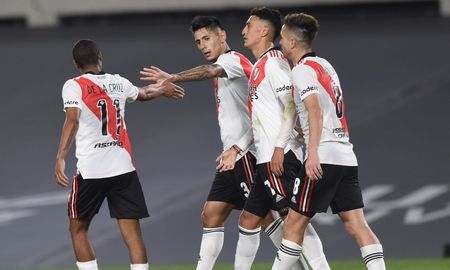 River venció 1-0 a Estudiantes y sigue de cerca a Talleres, líder del Torneo de la Liga Profesional. River venció 1-0 a Estudiantes y sigue de cerca a Talleres, líder del Torneo de la Liga Profesional.