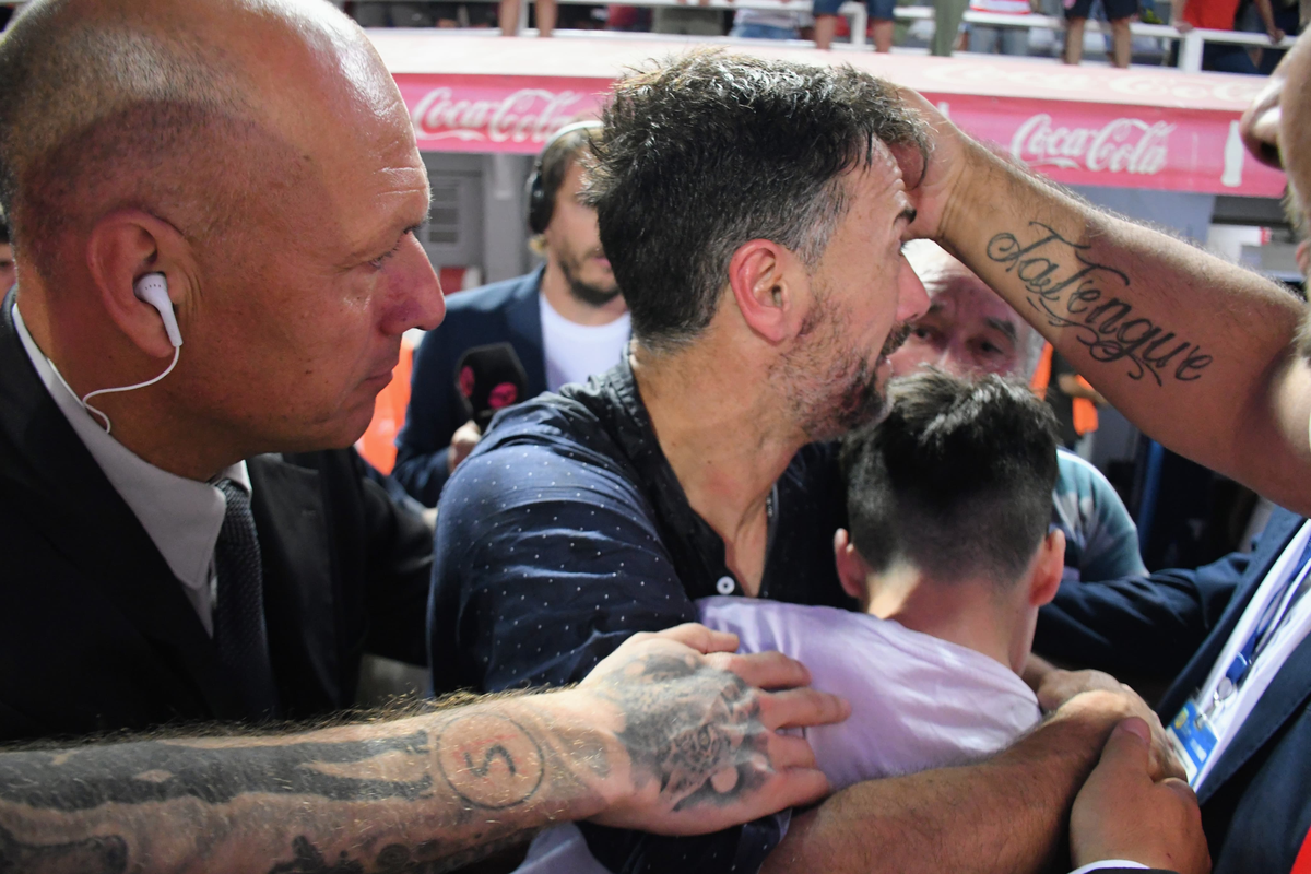 El festejo del Kily González tras la salvación de Unión. El festejo del Kily González tras la salvación de Unión.