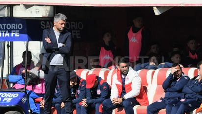 Gustavo Munúa analiza cómo formar la delantera de Unión para visitar a Argentinos Juniors