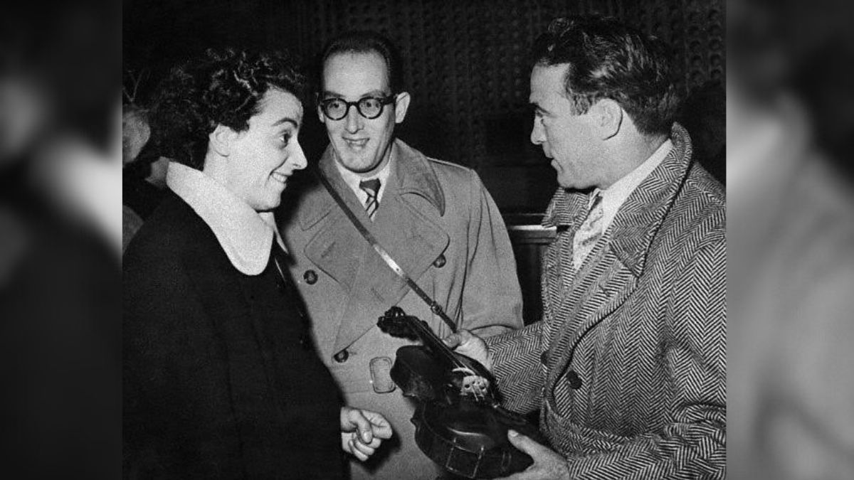 Al anochecer del jueves 27 de octubre de 1949 y, en la que fue la última foto de sus vidas, Cerdan charla con la afamada violinista Ginette Neveu –mientras sostiene su Stradivarius– en el aeropuerto de Orly, al sur de París, antes de que se embarcaran en el fatídico vuelo que se estrellaría en las Azores pocas horas después. Al anochecer del jueves 27 de octubre de 1949 y, en la que fue la última foto de sus vidas, Cerdan charla con la afamada violinista Ginette Neveu –mientras sostiene su Stradivarius– en el aeropuerto de Orly, al sur de París, antes de que se embarcaran en el fatídico vuelo que se estrellaría en las Azores pocas horas después.