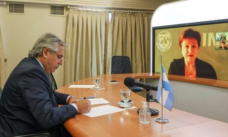 Aire de Santa Fe | Alberto Fernández FMI grande Kristalina.jpg