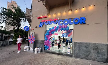 A Todo Color Pinturerías abrió una nueva sucursal en Santa Fe, con un local renovado y promociones exclusivas. A Todo Color Pinturerías abrió una nueva sucursal en Santa Fe, con un local renovado y promociones exclusivas.