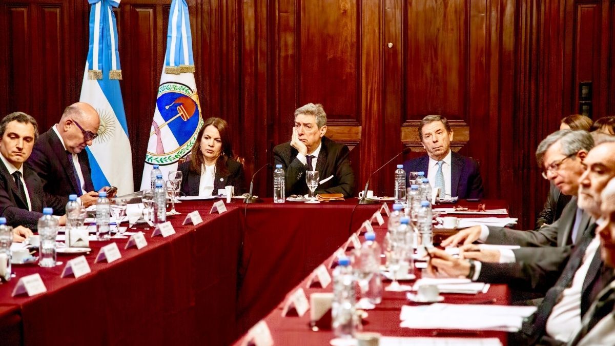 La reunión se celebró en el Salón Gorostiaga del Palacio de Justicia. La reunión se celebró en el Salón Gorostiaga del Palacio de Justicia.