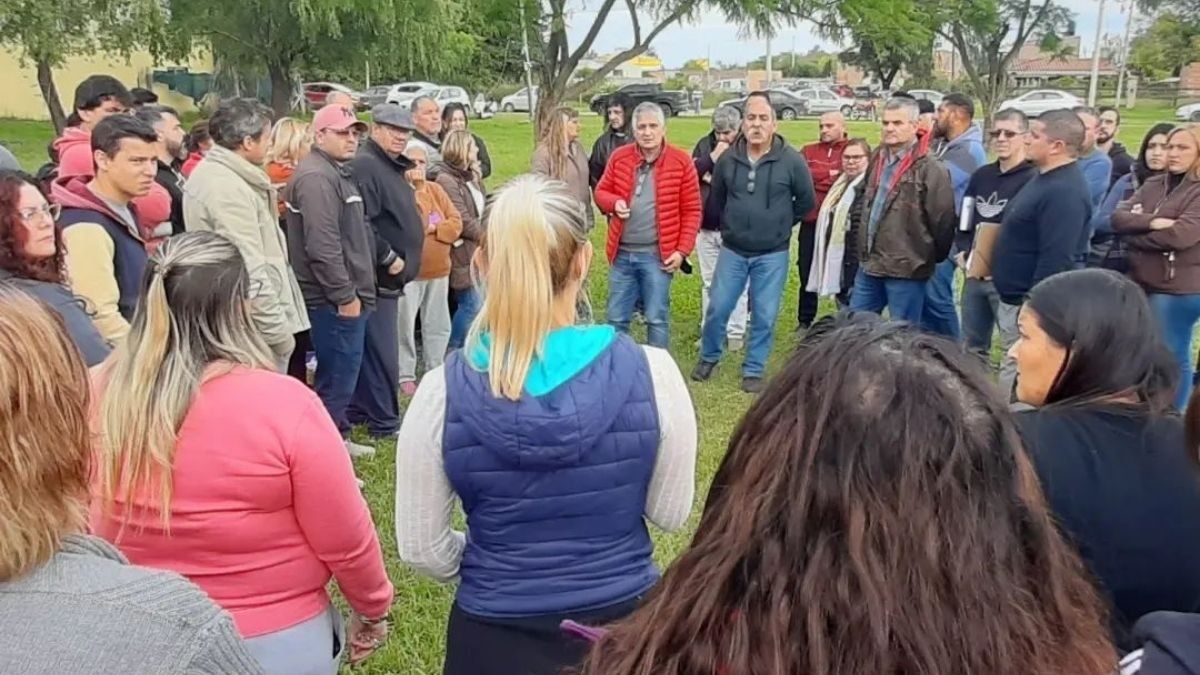 Reunión entre vecinos del barrio Los Conquistadores de Sauce Viejo y el intendente