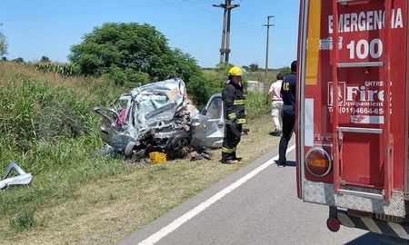 En el automóvil se conducían cinco personas, entre ellas un niño de 7 años En el automóvil se conducían cinco personas, entre ellas un niño de 7 años