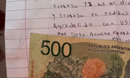 Salvó a un delivery de que le roben la moto: él le agradeció con una carta y 500 pesos Salvó a un delivery de que le roben la moto: él le agradeció con una carta y 500 pesos