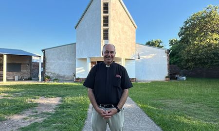 El padre Olidio Panigo dio su mensaje de Navidad en Altos del Valle El padre Olidio Panigo dio su mensaje de Navidad en Altos del Valle