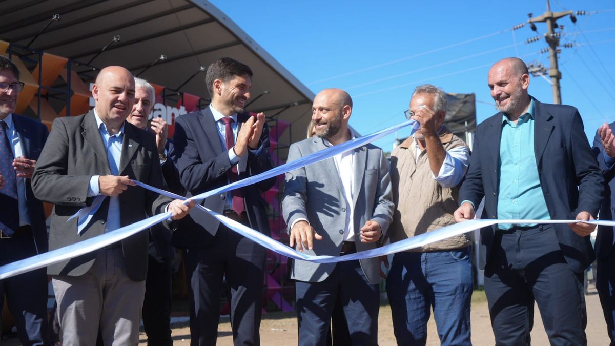 El stand de Santa Fe se inauguró el martes con la presencia del gobernador Maximiliano Pullaro.