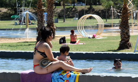 La Municipalidad extendió la habilitación de la Costanera Este, el Paseo de la Laguna y el Parque del Sur hasta el 31 de marzo. La Municipalidad extendió la habilitación de la Costanera Este, el Paseo de la Laguna y el Parque del Sur hasta el 31 de marzo.