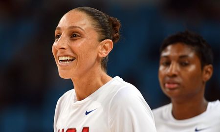 Diana Taurasi fue nombrada como la mejor jugadora de básquet de la historia. A pesar de vivir hace años en Estados Unidos, su historia la une íntimamente con Argentina. Diana Taurasi fue nombrada como la mejor jugadora de básquet de la historia. A pesar de vivir hace años en Estados Unidos, su historia la une íntimamente con Argentina.