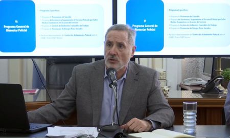 En diálogo con Aire de Santa Fe, el ministro de Seguridad de la provincia, Marcelo Saín brindó algunas presiones vinculadas al proyecto de ley de Seguridad pública que fue girado por el Ejecutivo a la Legislatura santafesina. En diálogo con Aire de Santa Fe, el ministro de Seguridad de la provincia, Marcelo Saín brindó algunas presiones vinculadas al proyecto de ley de Seguridad pública que fue girado por el Ejecutivo a la Legislatura santafesina.
