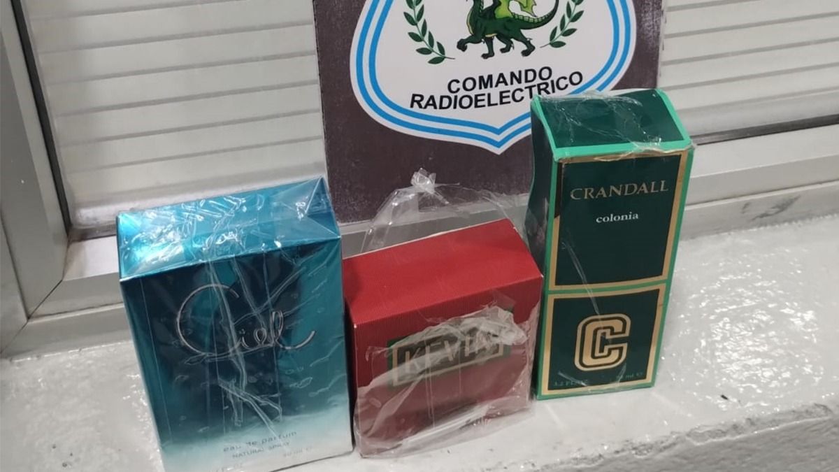 Los elementos que intentó sustraer el hombre que fue detenido.&nbsp;