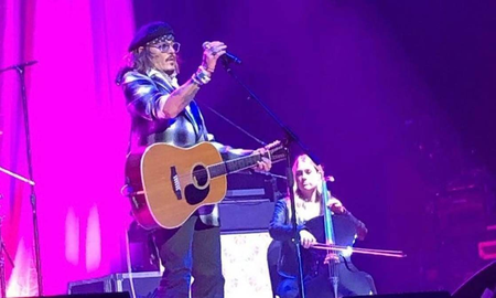 Johnny Depp tocó la guitarra en vivo en un recital de Jeff Beck en Inglaterra Johnny Depp tocó la guitarra en vivo en un recital de Jeff Beck en Inglaterra