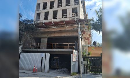 El fiscal a cargo de la investigación del accidente laboral en San Lorenzo dijo que se habría soltado el cable de acero que se utiliza para desplazar el montacargas. El fiscal a cargo de la investigación del accidente laboral en San Lorenzo dijo que se habría soltado el cable de acero que se utiliza para desplazar el montacargas.