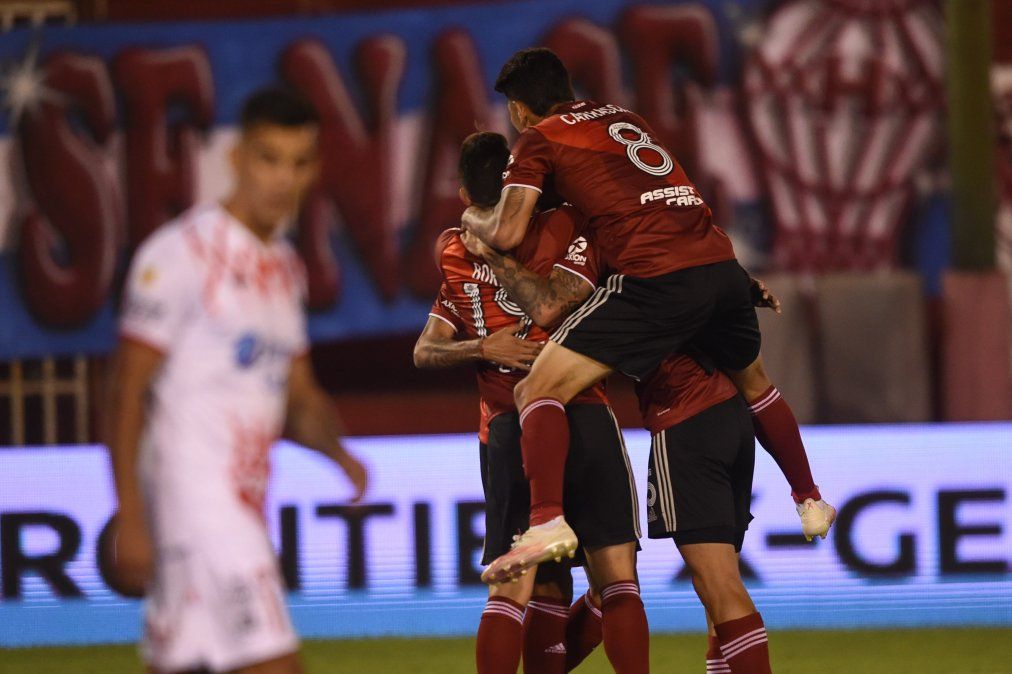 River se agrandó como visitante y extendió su buen momento