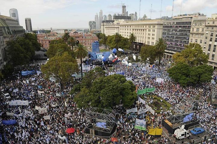 Se da este miércoles la tercera Marcha Federal Universitaria. Imagen de una manifestación anterior en Plaza de Mayo.