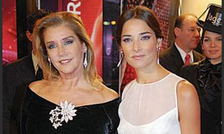 Juana Viale se cansó de las críticas y recurrió a su mamá, Marcela Tinayre. Juana Viale se cansó de las críticas y recurrió a su mamá, Marcela Tinayre.