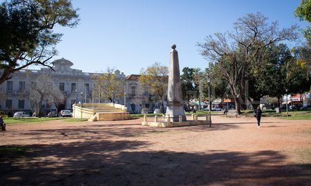 Una mujer fue víctima de un robo a metros de la plaza España de Santa Fe. El ladrón, había dado con ella vía Facebook para realizar una compra. Una mujer fue víctima de un robo a metros de la plaza España de Santa Fe. El ladrón, había dado con ella vía Facebook para realizar una compra.